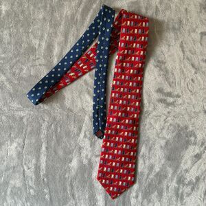 Vintage Tommy Hilfiger Mens NECK TIE 100% Silk Beach Chair Made in USA Red Navy